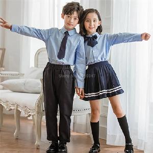 Mẫu đồng phục lớp tiểu học quần dài và váy yếm