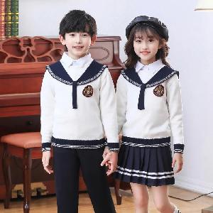 Phối đồ với áo đồng phục học sinh