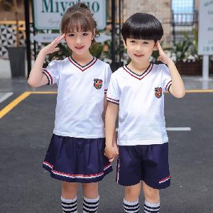 Đồng phục lớp tiểu học thun vàng có carvat