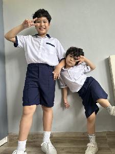 Đồng phục trường tiểu học có carvat