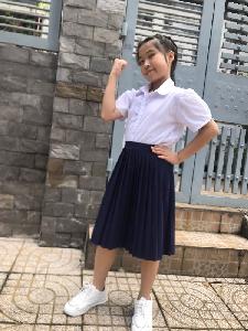 Áo thun trắng váy xanh đồng phục học sinh tiểu học