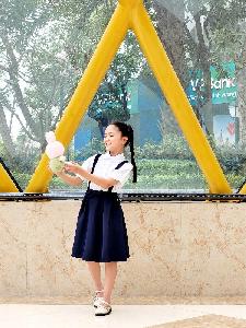 Đồng phục phối đỏ xinh xắn tiểu học