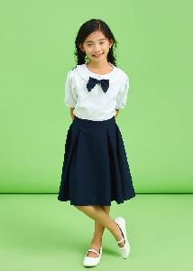 Mẫu đồng phục lớp tiểu học trắng váy quần đỏ