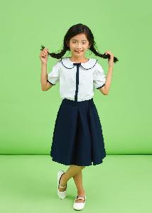 Mẫu đồng phục lớp tiểu học trắng đen cao cấp