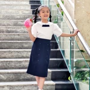 Chân váy bé gái chữ A rã ba mảnh đính nút đồng phục học sinh nữ