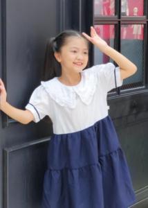 Đầm bé gái cổ tam giác xếp li đồng phục học sinh nữ